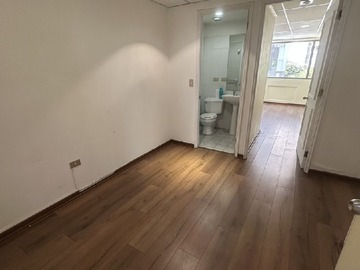 Oficina en arriendo mensual en Vitacura, Manquehue Norte, Vitacura - 1 baño