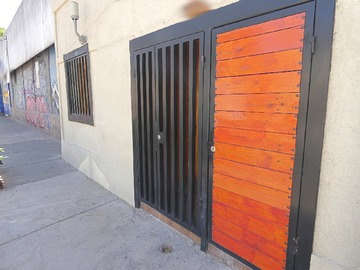 Casa en venta en Calle Aldunate, Santiago - 6 dormitorios, 2 baños