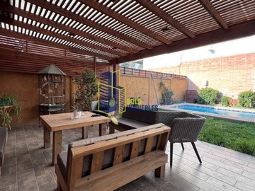 Casa en venta en Casa en condominio en peñalolén 4d3b (piscina), Peñalolén - 4 dormitorios, 3 baños