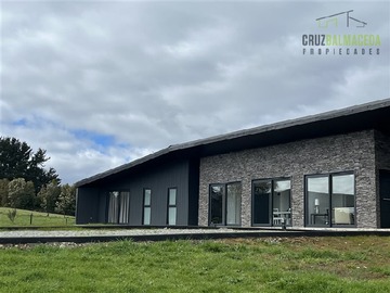 Casa en venta en Amplia y como nueva, condominio cerrado con seguridad 24 hrs, Puerto Varas - 7 dormitorios, 6 baños