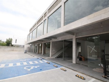 Local Comercial en arriendo mensual en Av. Vitacura // Gerónimo de Alderete // Las Hualtatas, Vitacura - 2 baños