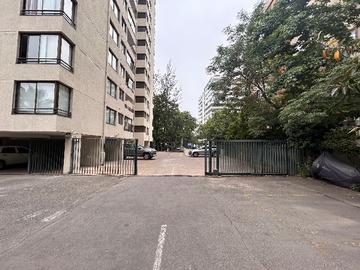 Departamento en venta en Los Oleandros 981, Las Condes - 2 dormitorios, 2 baños