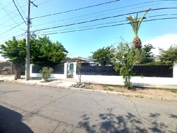 Casa en venta en Casa en 1.000m2 y hermoso jardín, Puente Alto - 4 dormitorios, 2 baños