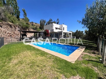 Casa en venta en Portezuelo, Colina - 6 dormitorios, 4 baños