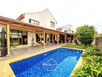 Casa en venta en Condominio Cumbres de Peñalolén, Peñalolén - 4 dormitorios, 4 baños