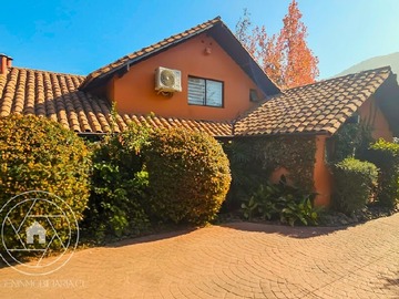Casa en venta en Condominio Los Nogales, Huechuraba, Huechuraba - 5 dormitorios, 5 baños