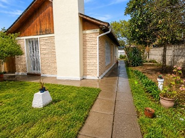 Casa en venta en ., Macul - 4 dormitorios, 2 baños