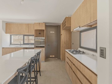 Casa en venta en Hogar Luminoso en Barrio Residencial (151429), Colina - 3 dormitorios, 3 baños