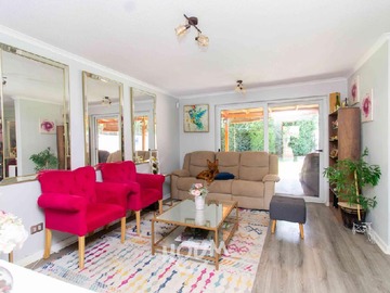 Casa en venta en Avenida el Guanaco Norte, Santiago - 7 dormitorios, 3 baños