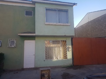 Casa en arriendo mensual en Los Sauces 2400, Calama - 3 dormitorios, 2 baños