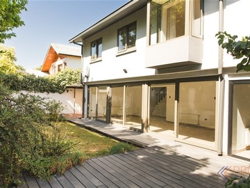 Casa en venta en Las Trinitarias, Las Condes - 3 dormitorios, 4 baños