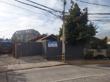 Casa en venta en Cercana a metro los dominicos y av apoquindo, Las Condes - 5 dormitorios, 3 baños