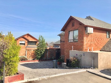 Casa en venta en Se vende casa en condominio cerrado (78701), Peñalolén - 4 dormitorios, 4 baños