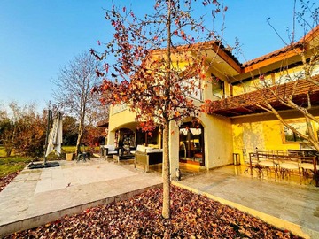 Casa en venta en Exclusiva casa a un paso colegio san felipe (99827), Calera de Tango - 5 dormitorios, 6 baños
