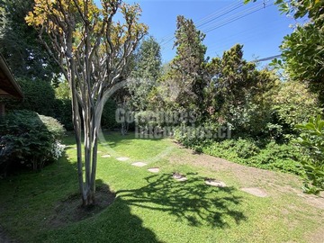 Casa en venta en Lavándulas / Piedra Roja, Las Condes - 7 dormitorios, 5 baños