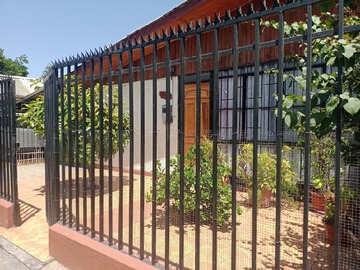 Casa en venta en Padre jaime larrín hurtado/pje. Coyhaique, Estación Central - 2 dormitorios, 1 baño
