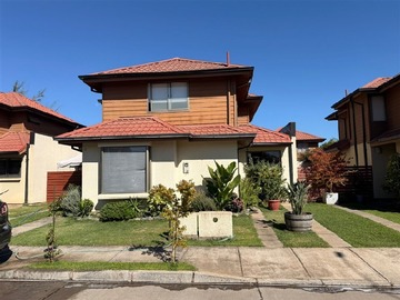 Casa en venta en Condominio los sarmientos, Talca - 3 dormitorios, 3 baños