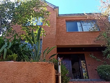 Casa en venta en A pasos de Clínica y Universidad de Los Andes (173767), Las Condes - 5 dormitorios, 4 baños
