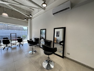 Local Comercial en arriendo mensual en Dominica 311, Recoleta - 2 baños