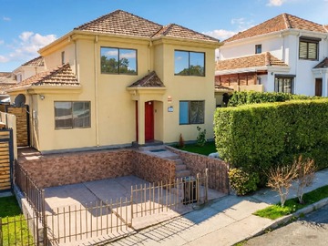 Casa en arriendo mensual en Amplia Casa de 2 Pisos con Piscina y Quincho - La Florida - 5 dormitorios, 4 baños