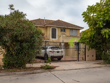 Casa en venta en Carmen Silva Rojas 1408, La Serena - 4 dormitorios, 3 baños