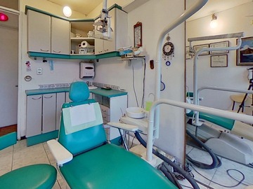 Oficina en arriendo mensual en Consulta Dental Metro U. Católica - 1 dormitorio, 1 baño