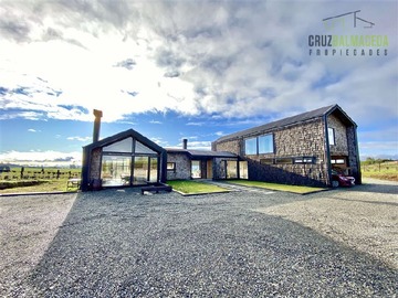 Casa en venta en Senderos del Bosque, Llanquihue, Puerto Varas - 4 dormitorios, 5 baños