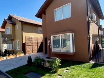 Casa en venta en Casa en Venta en Chicauma, Comuna de Lampa - 3 dormitorios, 3 baños