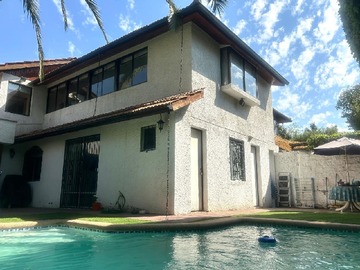 Casa en venta en San Fernando / Ortúzar, Ñuñoa - 4 dormitorios, 4 baños