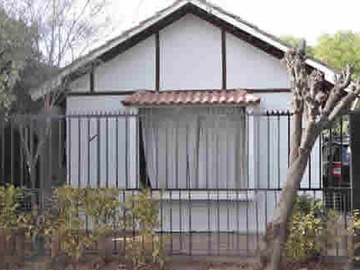 Casa en arriendo mensual en Casa Familiar 3D 2B con Patio y 2 Estacionamientos. - 3 dormitorios, 2 baños