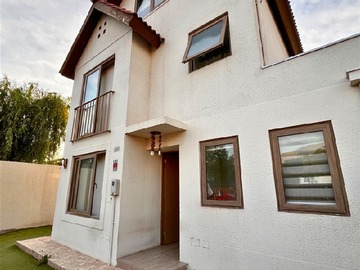 Casa en venta en Volcan corcovado 4023, Peñalolén - 4 dormitorios, 3 baños