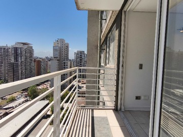 Departamento en venta en Luminoso Depto 2D 2B | Carmen 566 (171582), Santiago - 2 dormitorios, 2 baños
