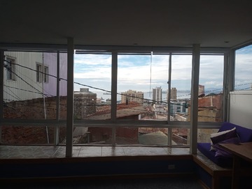 Casa en arriendo mensual en Vista Al Mar, Incluye Cuentas, Cerro Bellavista. - 1 dormitorio, 1 baño