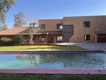 Casa en arriendo mensual en Charles Hamilton, Las Condes - 5 dormitorios, 6 baños