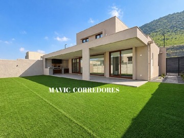 Casa en arriendo mensual en Los maitenes, Colina - 3 dormitorios, 3 baños