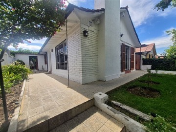 Casa en venta en Villa Macul, Macul - 4 dormitorios, 2 baños