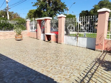 Casa en venta en Casa Frente a Plaza, 220 M Terreno, Metro las Rejas - 3 dormitorios, 2 baños