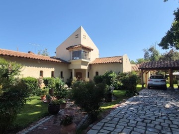 Casa en venta en Vende casa 6d+sala estar+6b+bod+10 est+quincho+piscina, Pirque - 6 dormitorios, 6 baños