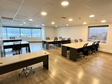 Oficina en arriendo mensual en Oficina amoblada 180 m2 world trade center 3 estacionamiento, Las Condes - 3 dormitorios, 3 baños
