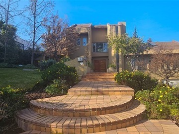 Casa en venta en Carolina Rabat, Vitacura - 5 dormitorios, 4 baños