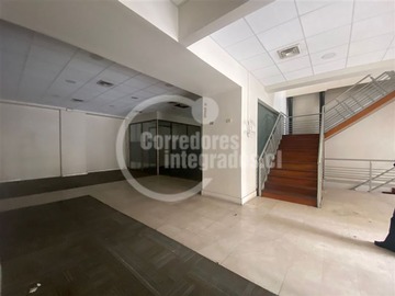 Local Comercial en arriendo mensual en Palacio La Moneda, Santiago - 4 baños
