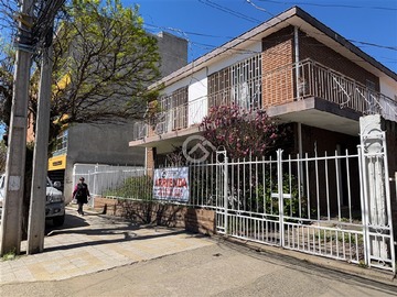 Casa en arriendo mensual en Frente a Supermercado Super 8, Cauquenes - 8 dormitorios, 3 baños