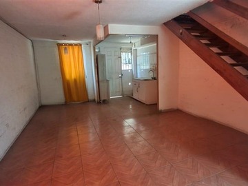 Casa en venta en Calle Leonora Latorre N°2890, Maipú - 2 dormitorios, 1 baño