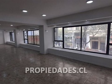 Local Comercial en arriendo mensual en Metro Santa Lucía / Metro Universidad de Chile, Santiago - 3 baños