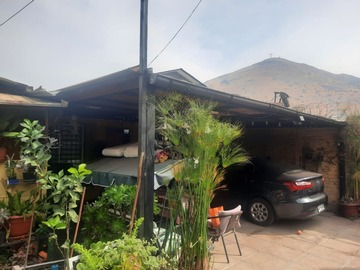 Casa en venta en Apostol Santiago 2152, Renca - 4 dormitorios, 2 baños