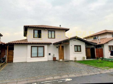 Casa en venta en Amplia Casa con Diseño Moderno (164129), Colina - 4 dormitorios, 3 baños