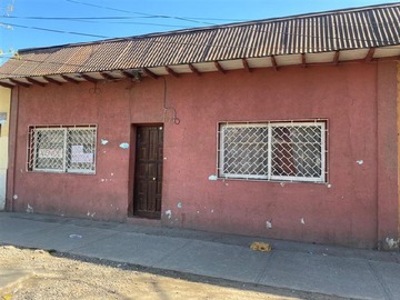 Casa en venta en Avenida Ossa, La Cisterna - 8 dormitorios, 2 baños