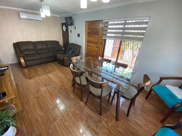 Casa en venta en Vendemos hermosa casa en comuna de la cisterna, La Cisterna - 3 dormitorios, 2 baños