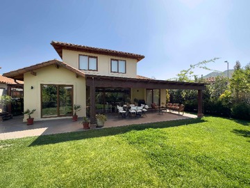 Casa en venta en Oportunidad // Condominio (181732), Colina - 4 dormitorios, 4 baños