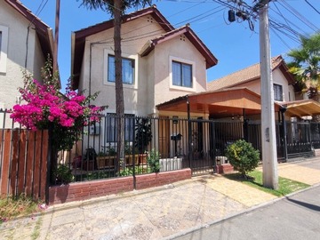Casa en venta en Pasaje krishna, Maipú - 4 dormitorios, 3 baños
